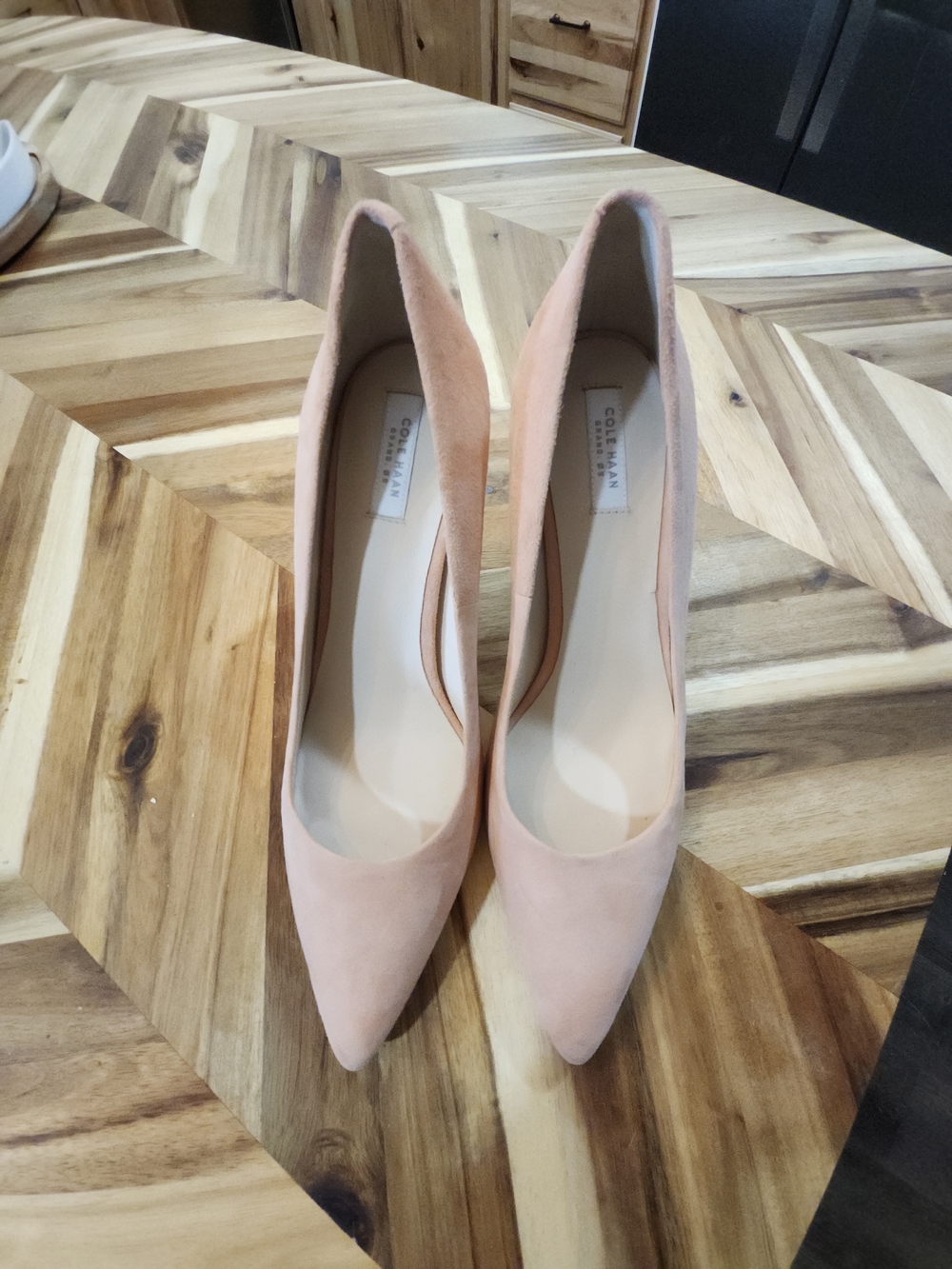 Cole Haan Womens Blush Suede Pointed-Toe Pumps